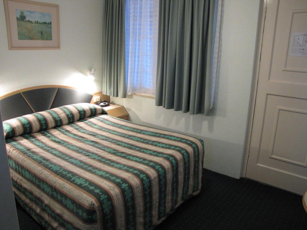 Colonial Terrace Motor Inn Raymond Terrace Εξωτερικό φωτογραφία