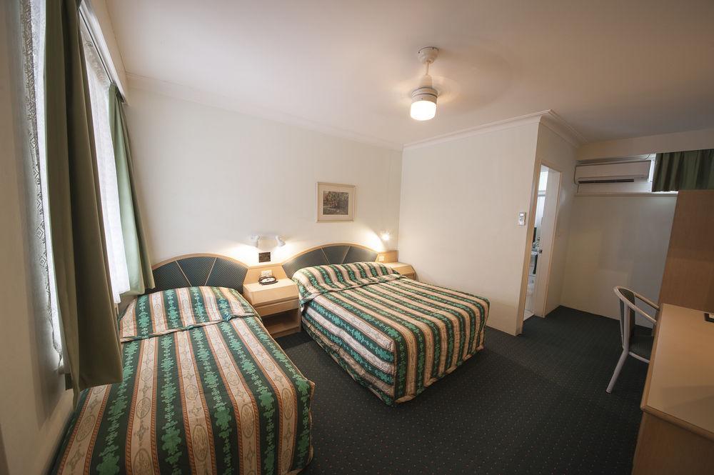 Colonial Terrace Motor Inn Raymond Terrace Εξωτερικό φωτογραφία