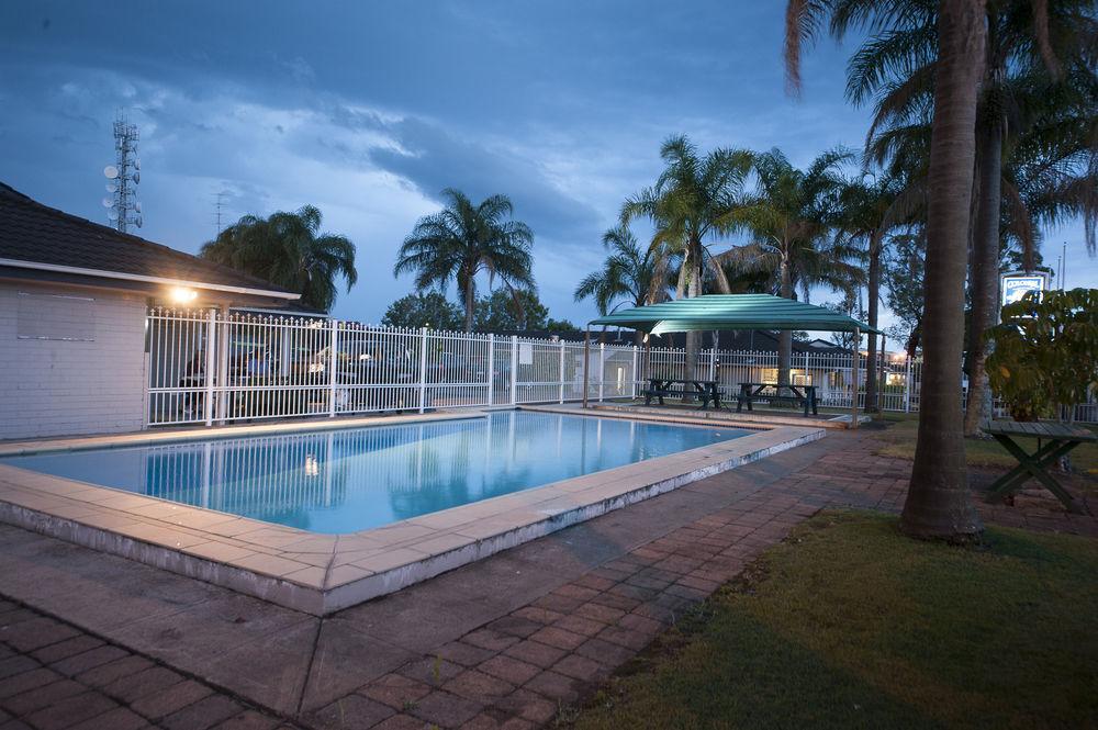 Colonial Terrace Motor Inn Raymond Terrace Εξωτερικό φωτογραφία