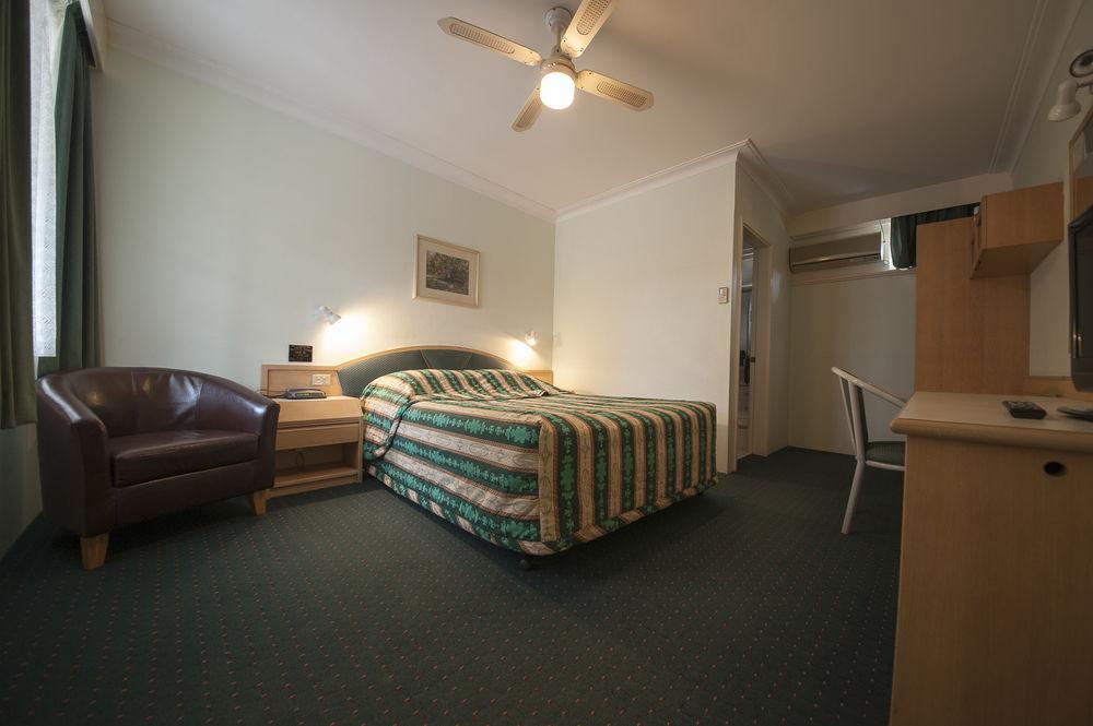 Colonial Terrace Motor Inn Raymond Terrace Εξωτερικό φωτογραφία