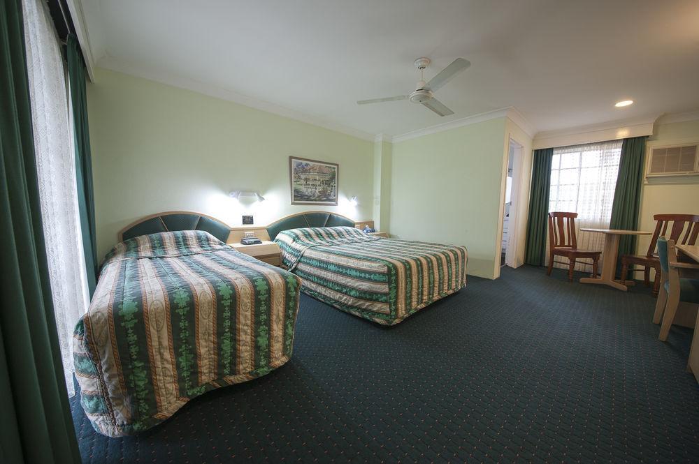 Colonial Terrace Motor Inn Raymond Terrace Εξωτερικό φωτογραφία