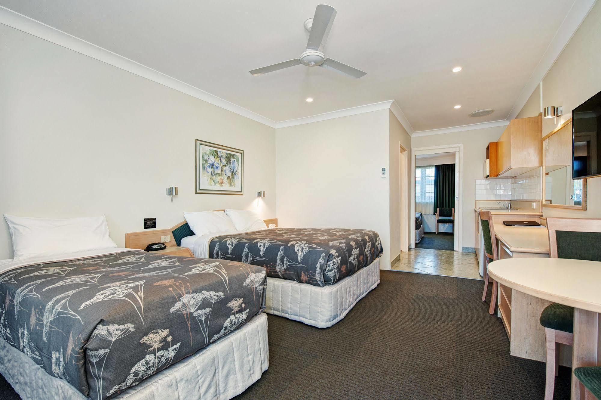 Colonial Terrace Motor Inn Raymond Terrace Εξωτερικό φωτογραφία