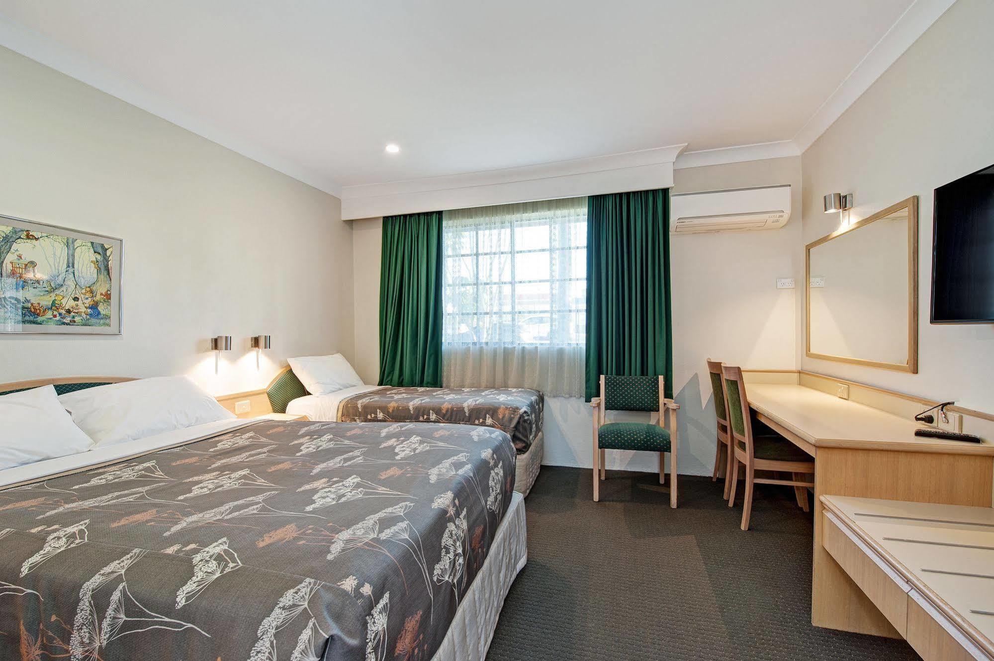 Colonial Terrace Motor Inn Raymond Terrace Εξωτερικό φωτογραφία