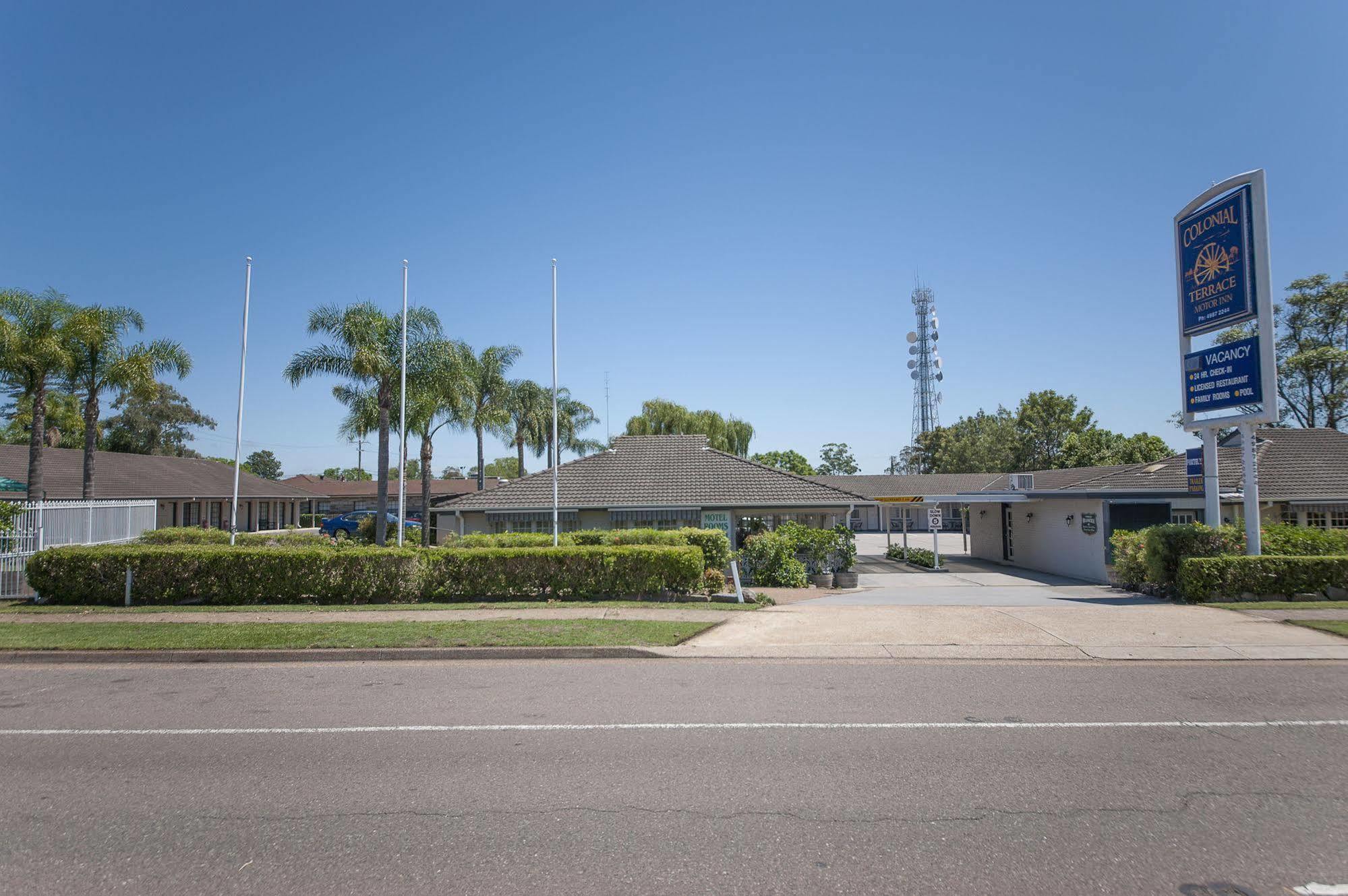 Colonial Terrace Motor Inn Raymond Terrace Εξωτερικό φωτογραφία